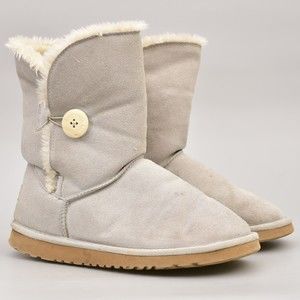 Ugg Australia Size 9 Classic Bailey Button Sand 5803 Sheepskin Women Genuine.